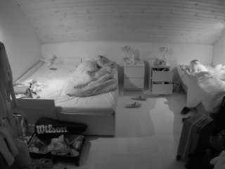 voyeurcam-julmodels-greybed-3 webcam model