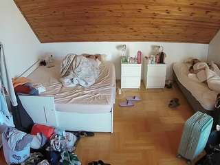 voyeurcam-julmodels-greybed-3