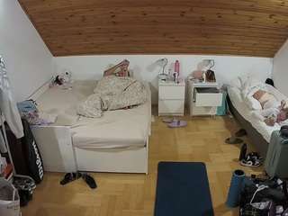 voyeurcam-julmodels-greybed-3 camsoda
