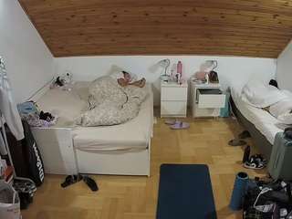 voyeurcam-julmodels-greybed-3 camsoda