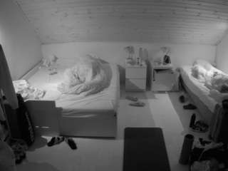 voyeurcam-julmodels-greybed-3 camsoda