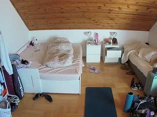 voyeurcam-julmodels-greybed-3 camsoda