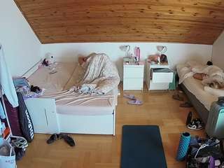 voyeurcam-julmodels-greybed-3 camsoda
