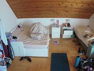 voyeurcam-julmodels-greybed-3 camsoda