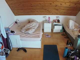 voyeurcam-julmodels-greybed-3 camsoda