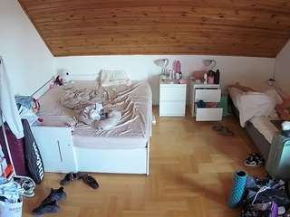 voyeurcam-julmodels-greybed-3 camsoda
