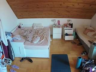 voyeurcam-julmodels-greybed-3 camsoda