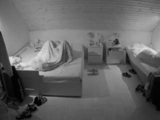 voyeurcam-julmodels-greybed-3 camsoda