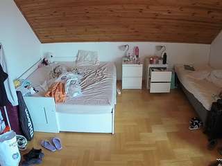 voyeurcam-julmodels-greybed-3 camsoda