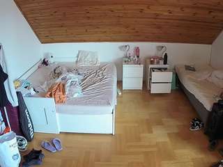 voyeurcam-julmodels-greybed-3 camsoda