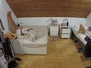 voyeurcam-julmodels-greybed-3 camsoda
