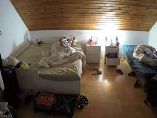 voyeurcam-julmodels-greybed-3