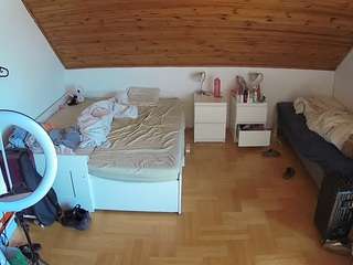 voyeurcam-julmodels-greybed-3