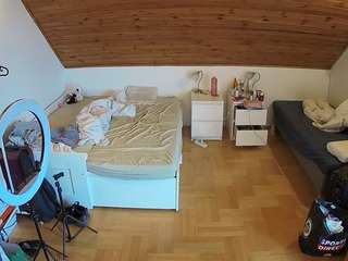 voyeurcam-julmodels-greybed-3