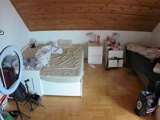 voyeurcam-julmodels-greybed-3