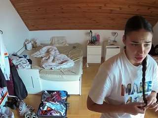 voyeurcam-julmodels-greybed-3
