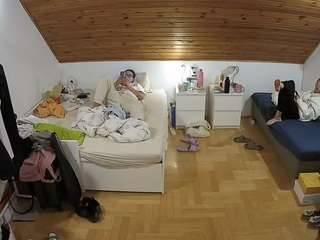 voyeurcam-julmodels-greybed-3