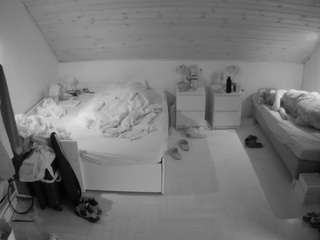 voyeurcam-julmodels-greybed-3 camsoda