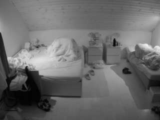 voyeurcam-julmodels-greybed-3 camsoda