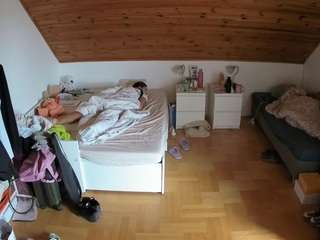 voyeurcam-julmodels-greybed-3 camsoda