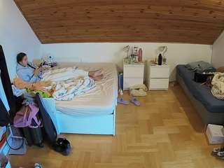 voyeurcam-julmodels-greybed-3 camsoda