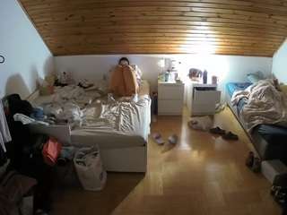 voyeurcam-julmodels-greybed-3