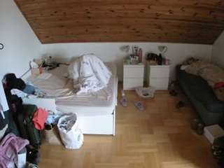 voyeurcam-julmodels-greybed-3