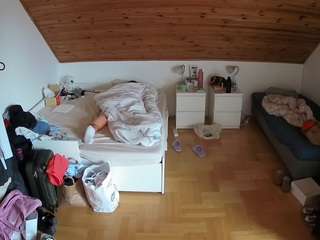 voyeurcam-julmodels-greybed-3