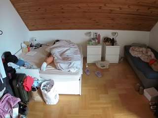 voyeurcam-julmodels-greybed-3 camsoda