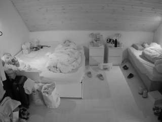 voyeurcam-julmodels-greybed-3 camsoda