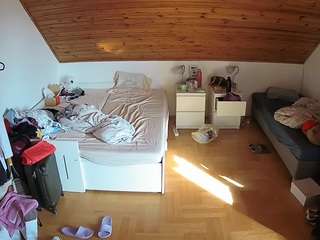 voyeurcam-julmodels-greybed-3