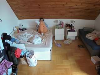 voyeurcam-julmodels-greybed-3