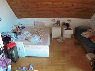 voyeurcam-julmodels-greybed-3 camsoda
