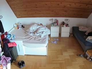 voyeurcam-julmodels-greybed-3 camsoda