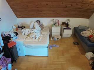 voyeurcam-julmodels-greybed-3