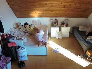 voyeurcam-julmodels-greybed-3