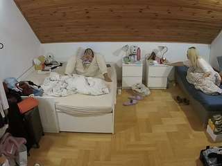 voyeurcam-julmodels-greybed-3