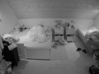 voyeurcam-julmodels-greybed-3 camsoda