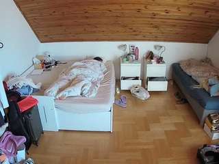 voyeurcam-julmodels-greybed-3 camsoda