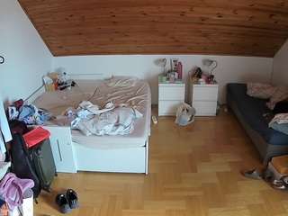 voyeurcam-julmodels-greybed-3 camsoda