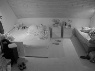 voyeurcam-julmodels-greybed-3 camsoda
