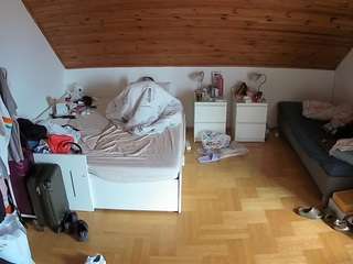 voyeurcam-julmodels-greybed-3