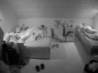 voyeurcam-julmodels-greybed-3 from CamSoda