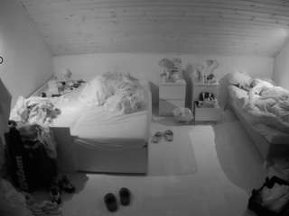 voyeurcam-julmodels-greybed-3 from CamSoda