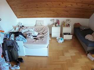 voyeurcam-julmodels-greybed-3 camsoda