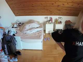 voyeurcam-julmodels-greybed-3 camsoda