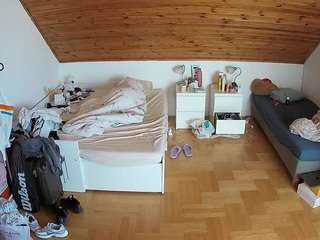 voyeurcam-julmodels-greybed-3 camsoda