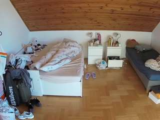 voyeurcam-julmodels-greybed-3 camsoda