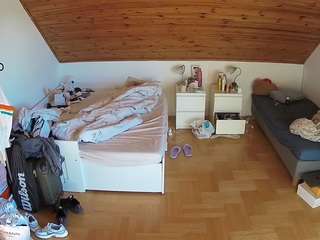 voyeurcam-julmodels-greybed-3 camsoda