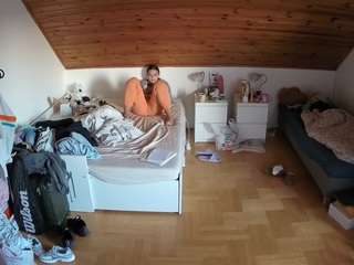 voyeurcam-julmodels-greybed-3 camsoda